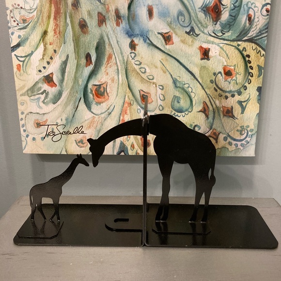 Giraffe mother and baby silhouette black metal bookends - Picture 3 of 3